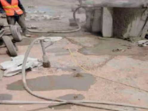 商南水泥混凝土路面板底注浆技术 路面脱空注浆整治方案